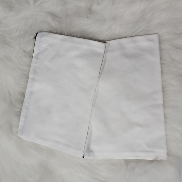 Mother of the bride & Mother of tue groom makeup/gift bags. - Picture 4 of 4